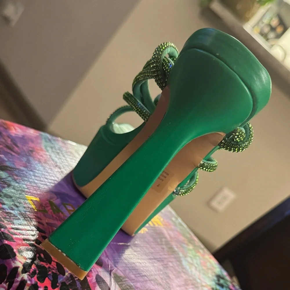 Cape Robbin 🔥Elegant Green Strappy Platform Heels SIZE 7 ✅ BRAND NEW IN BOX